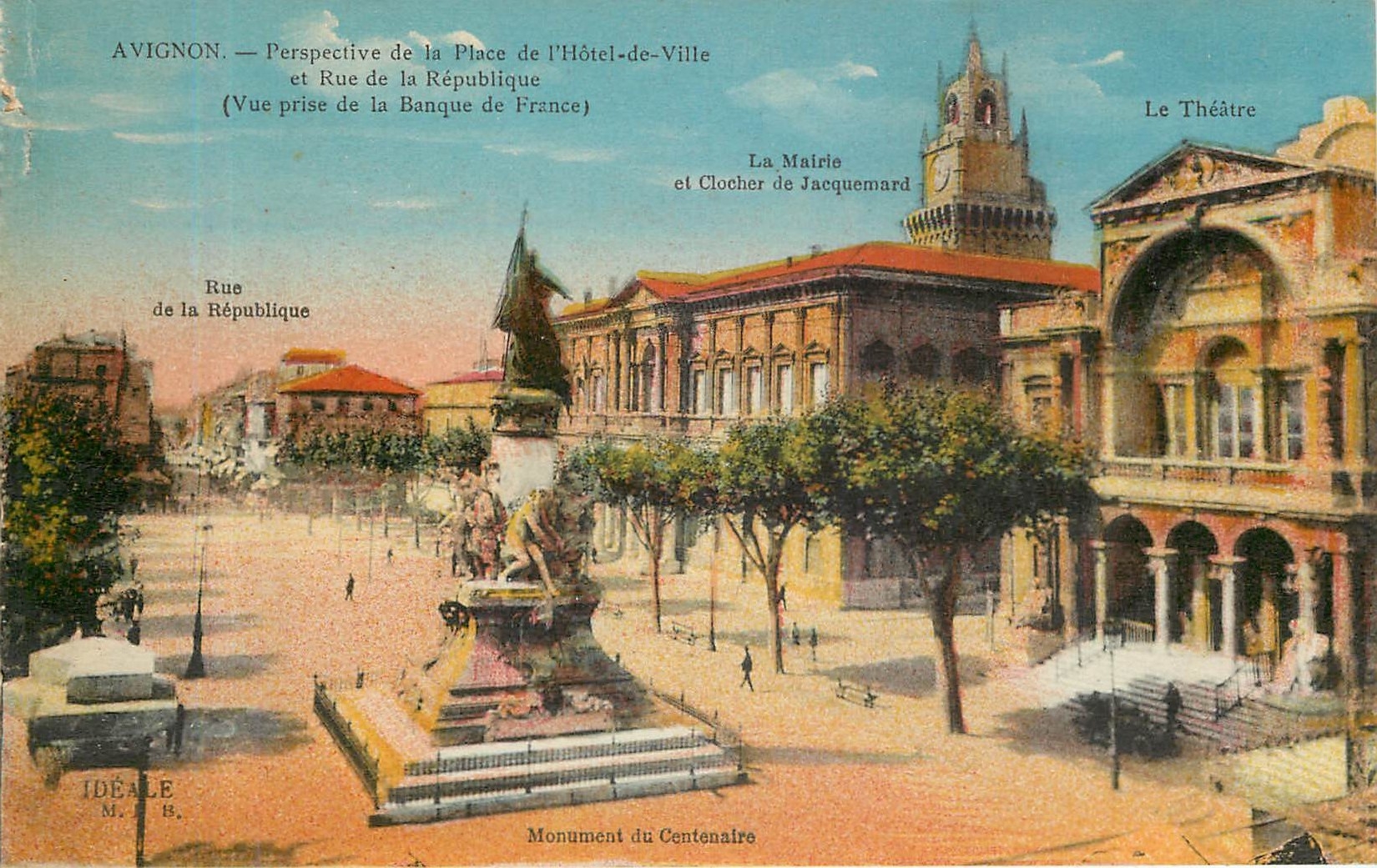CPA Avignon Perpective de la Place de l'Hotel de Ville et Rue de la Republique 