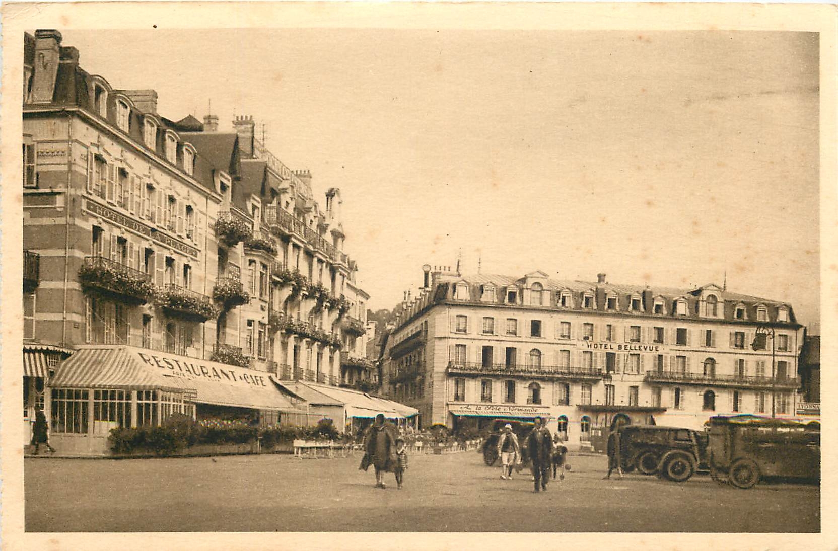 CPA Trouville la Reine des Plages Place du Casino Hotel de la Plage Hotel du Helder Hotel Bellevue 