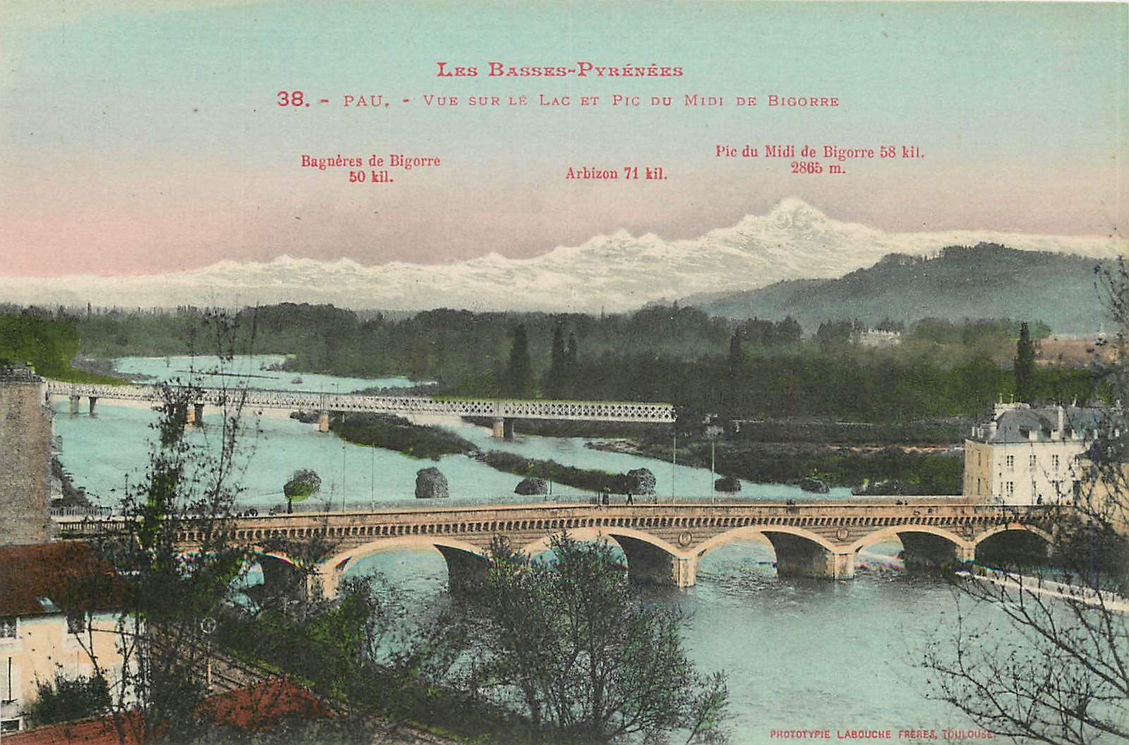 CPA Les Basses Pyrenees Pau Vue sur le Lac et Pic du Midi de Bigorre 