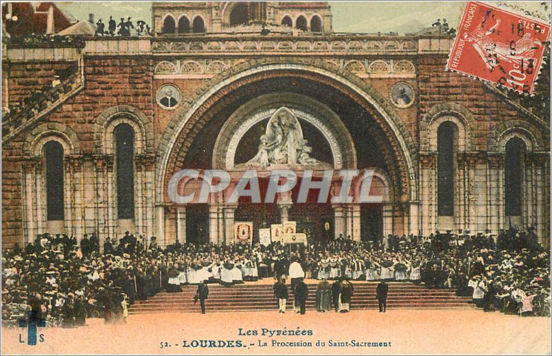 CPA Les Pyrenees Lourdes La Procession du Saint Sacrement 