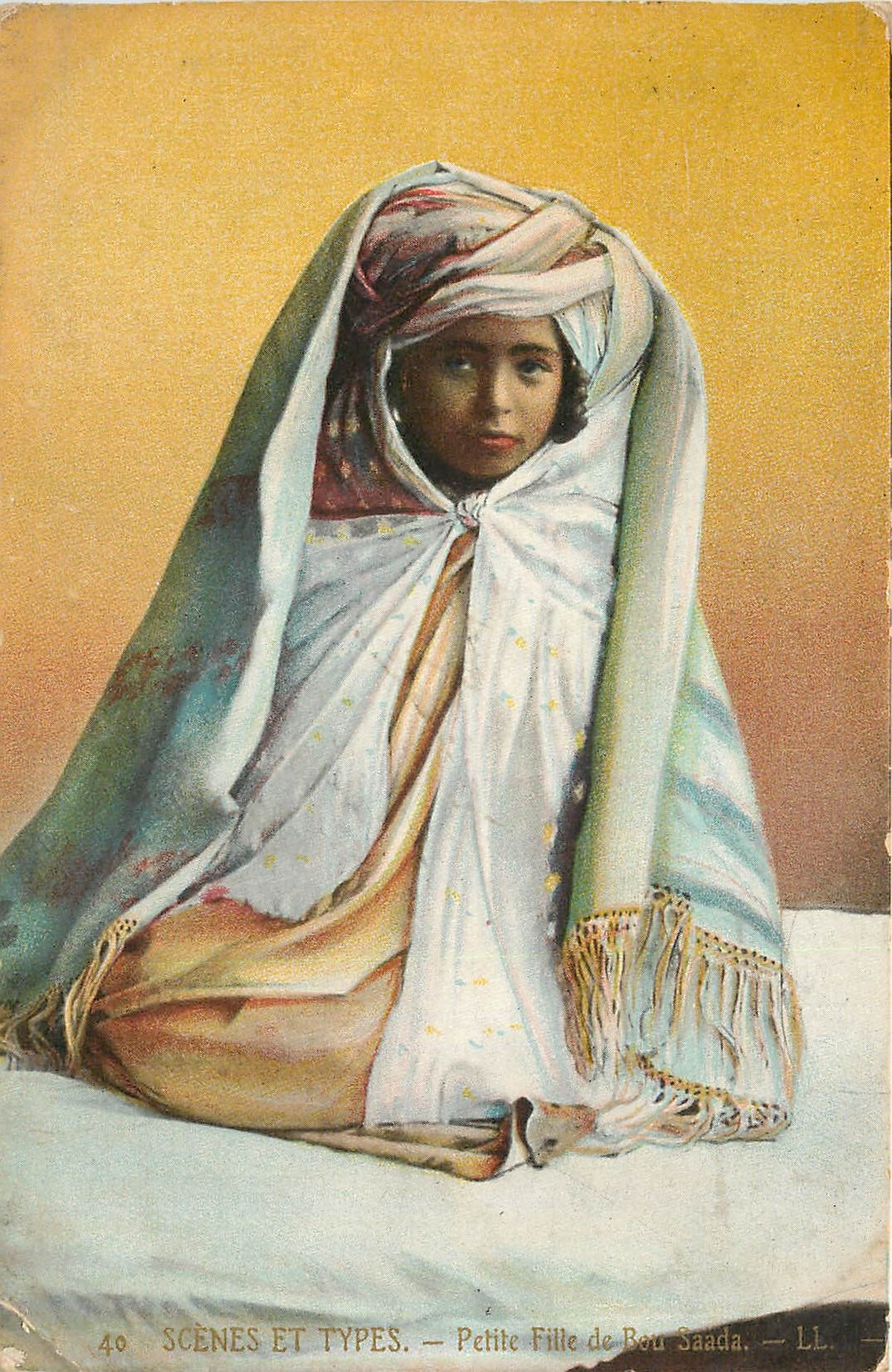 CPA Scenes et Types Petite Fille de Bou Saada 