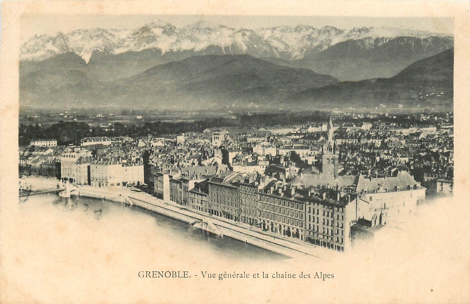 CPA Grenoble Vue generale et la Chaine des Alpes 