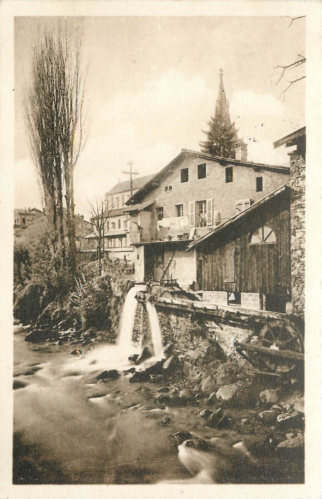 Allevard-les-Bains — Vieux Moulin et l'Église — C° des Arts Photomécaniques, Paris