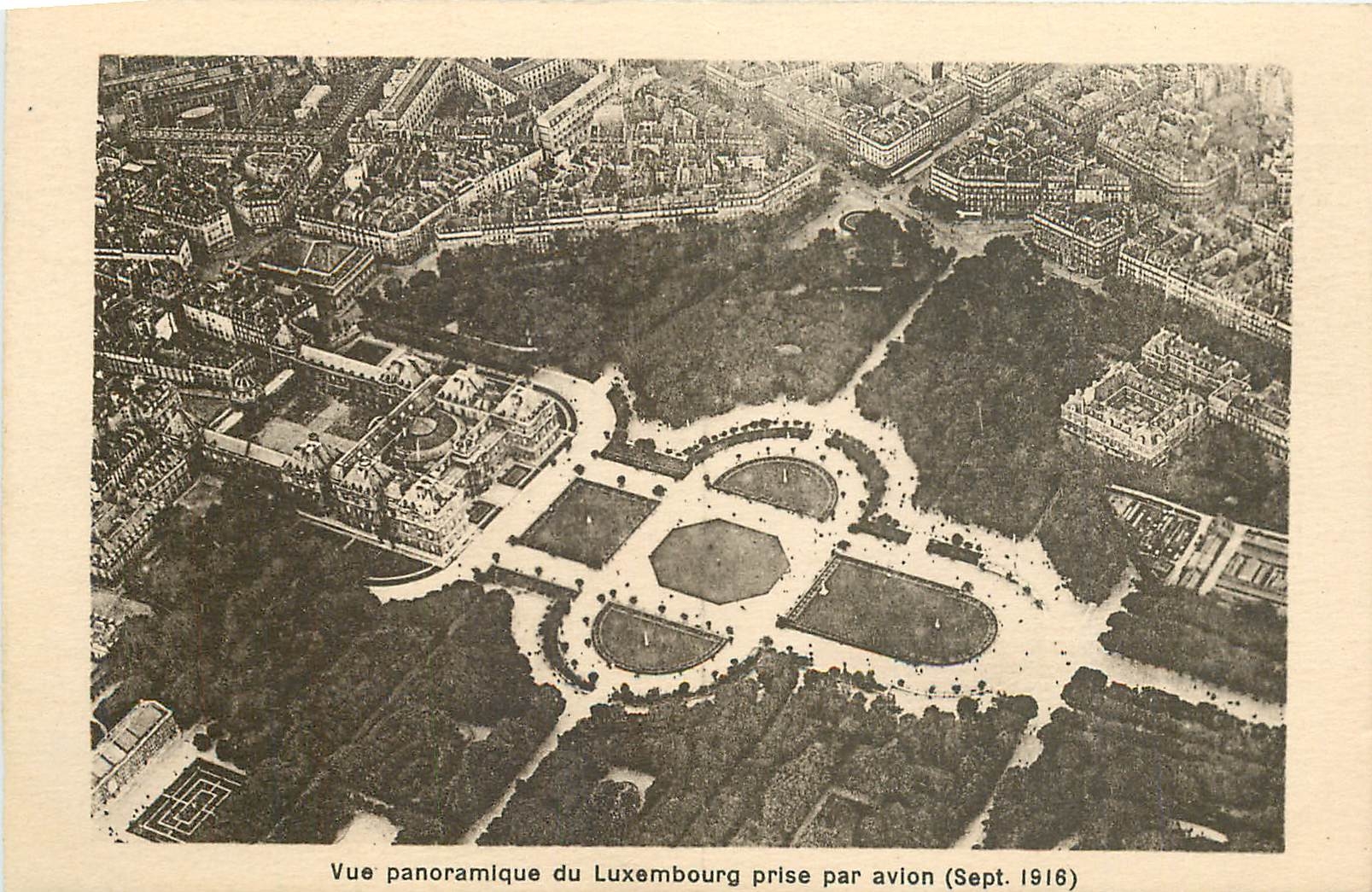 CPA Vue panoramique du Luxembourg prise par avion 