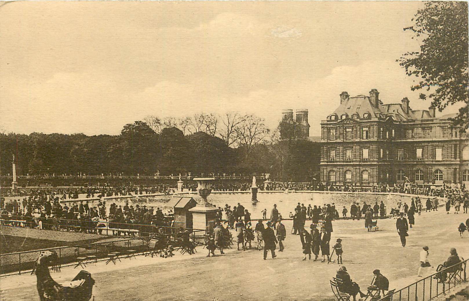 CPA Jardin du Luxembourg Le Bassin avec sur le Palais et les Tours de St Sulpice 