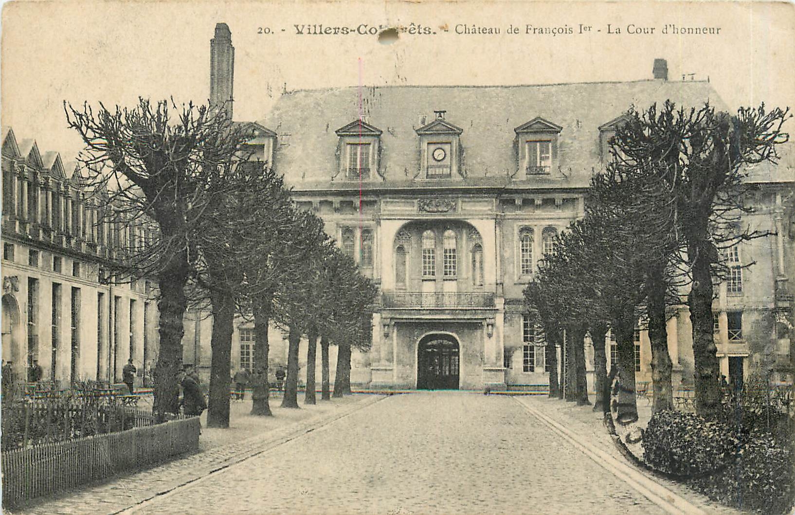 Villers-Cotterêts - Château de François Ier - La Cour d'honneur