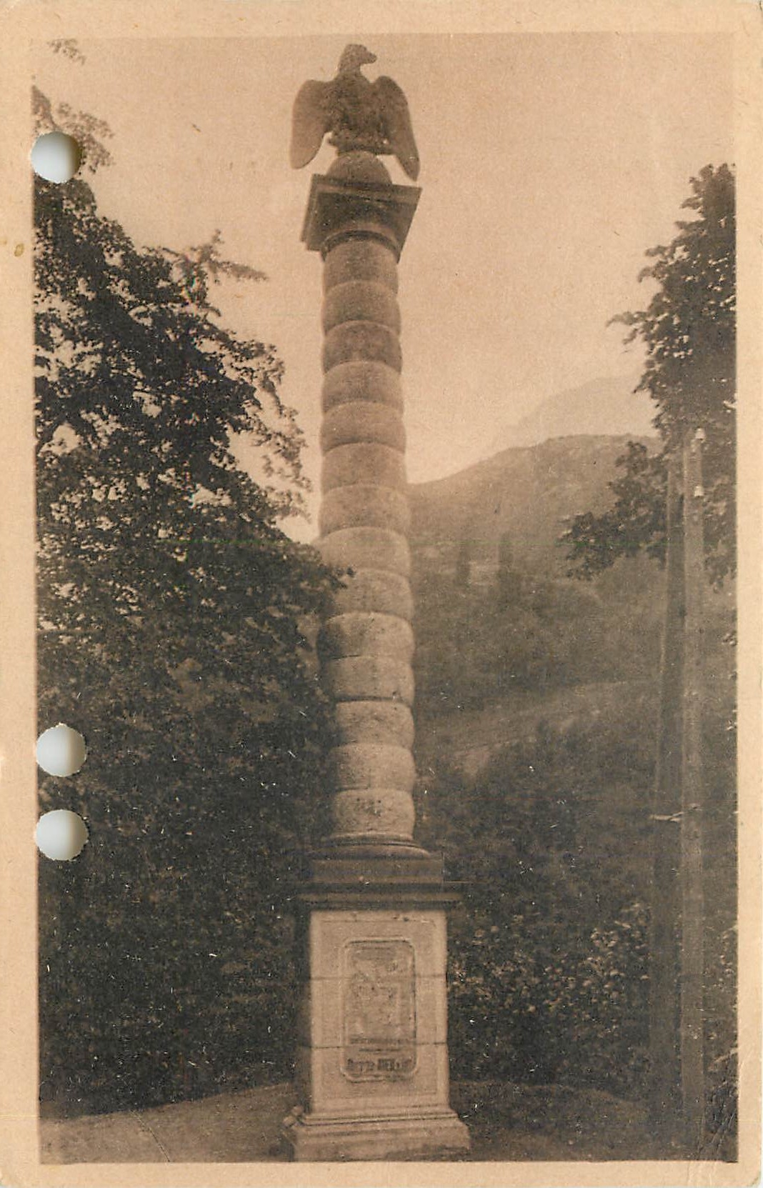 CPA St Sauveur La Colonne de l'Aigle 