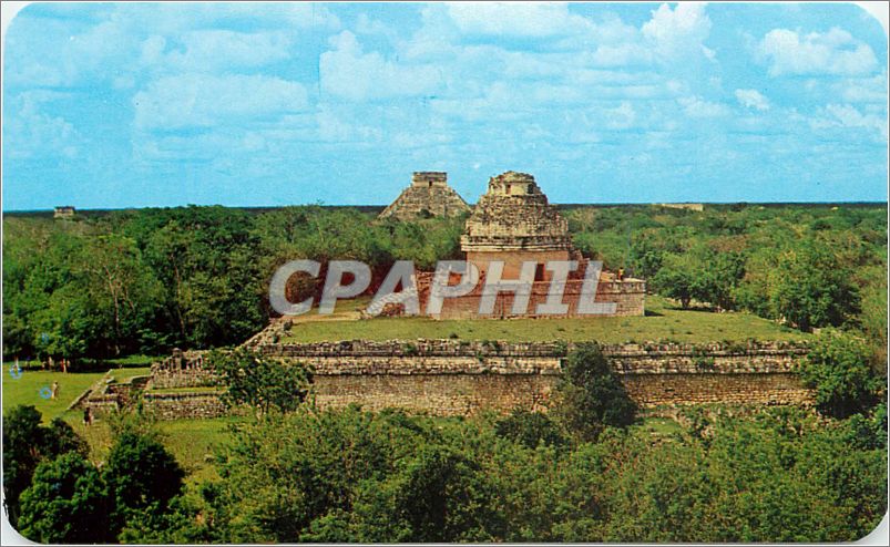 CPM El Caracol Observatorio Maya y El Castillo al fondo Yucatan Mexico 
