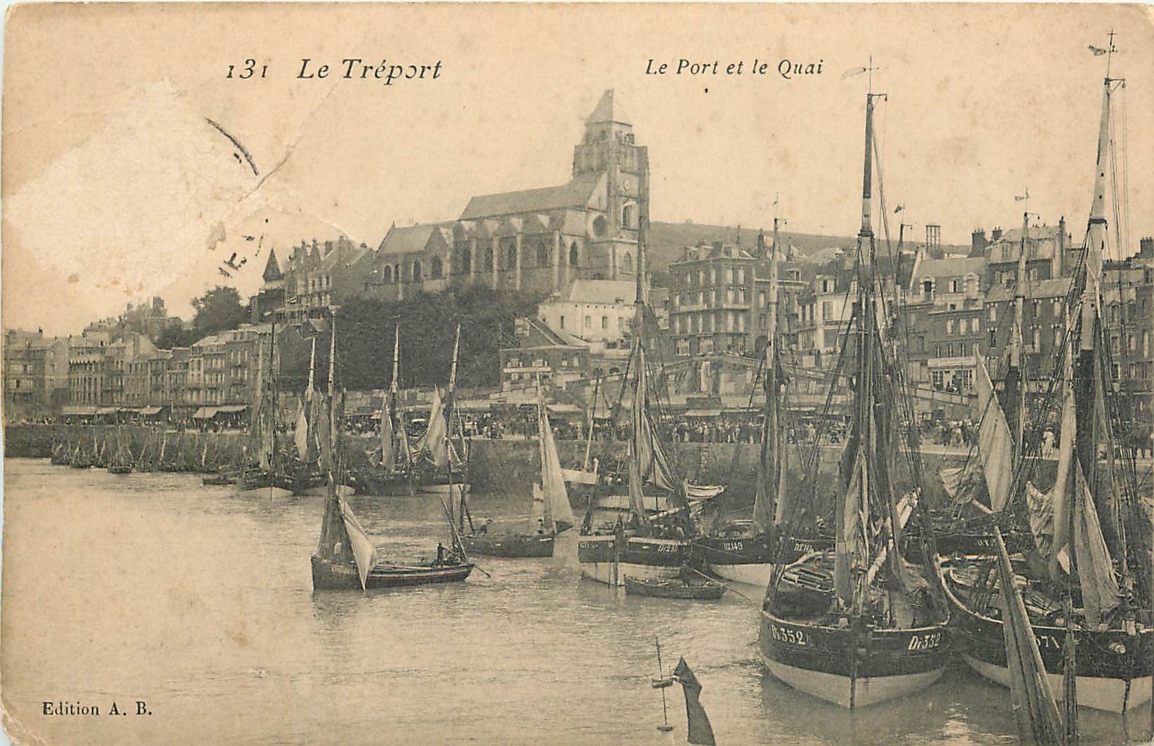 CPA Le Treport Le Port et le Quai Bateaux de peche