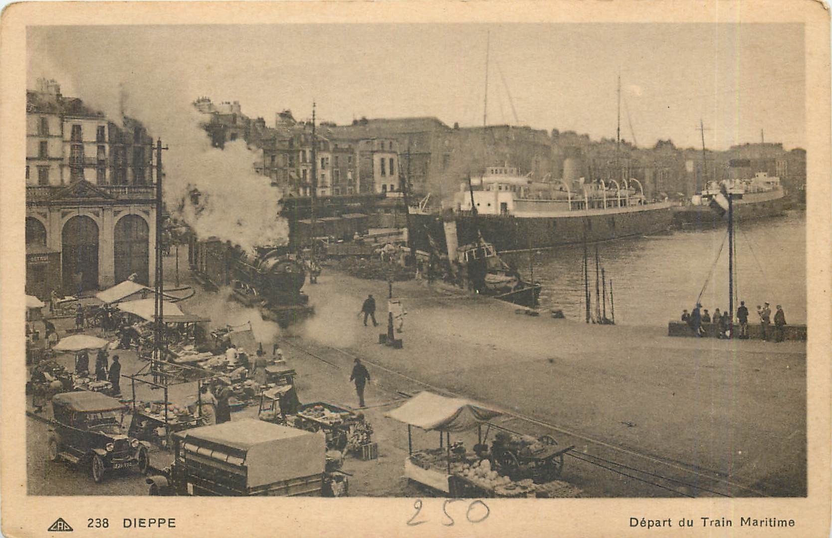 CPA Dieppe Depart du Train Maritime Bateaux
