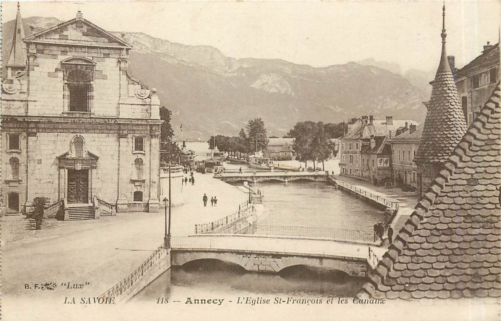 CPA Annecy L'Eglise St Francois et les Canaux 