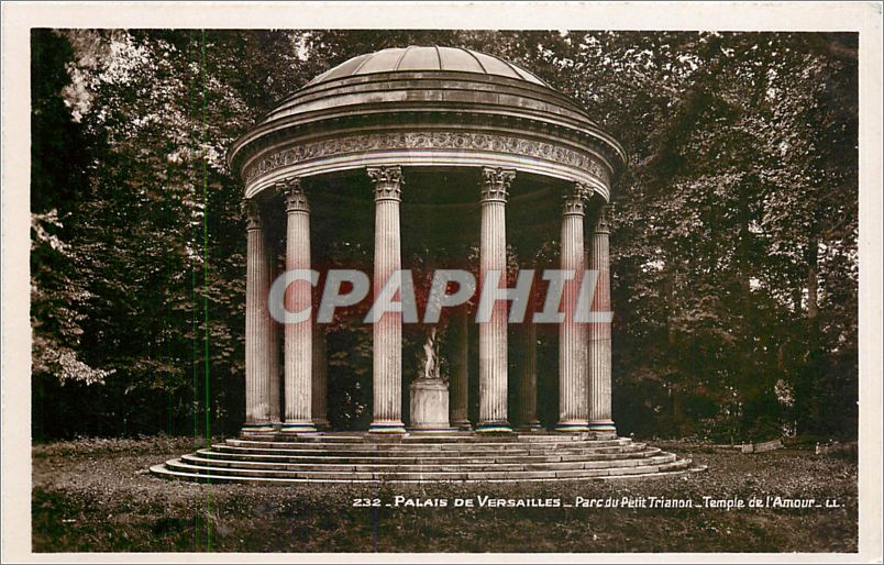 CPA Palais de Versailles Parc du Petit Trianon Temple de l'Amour 