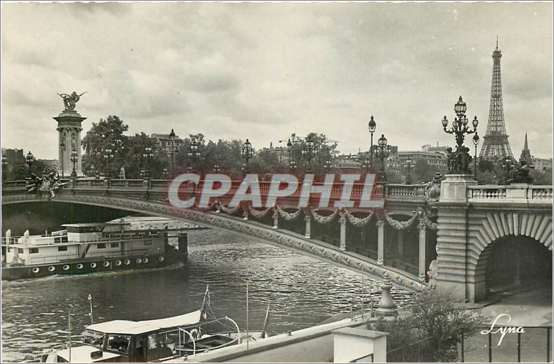 CPM Paris La Tour Eiffel depuis le Pont Alexandre III 