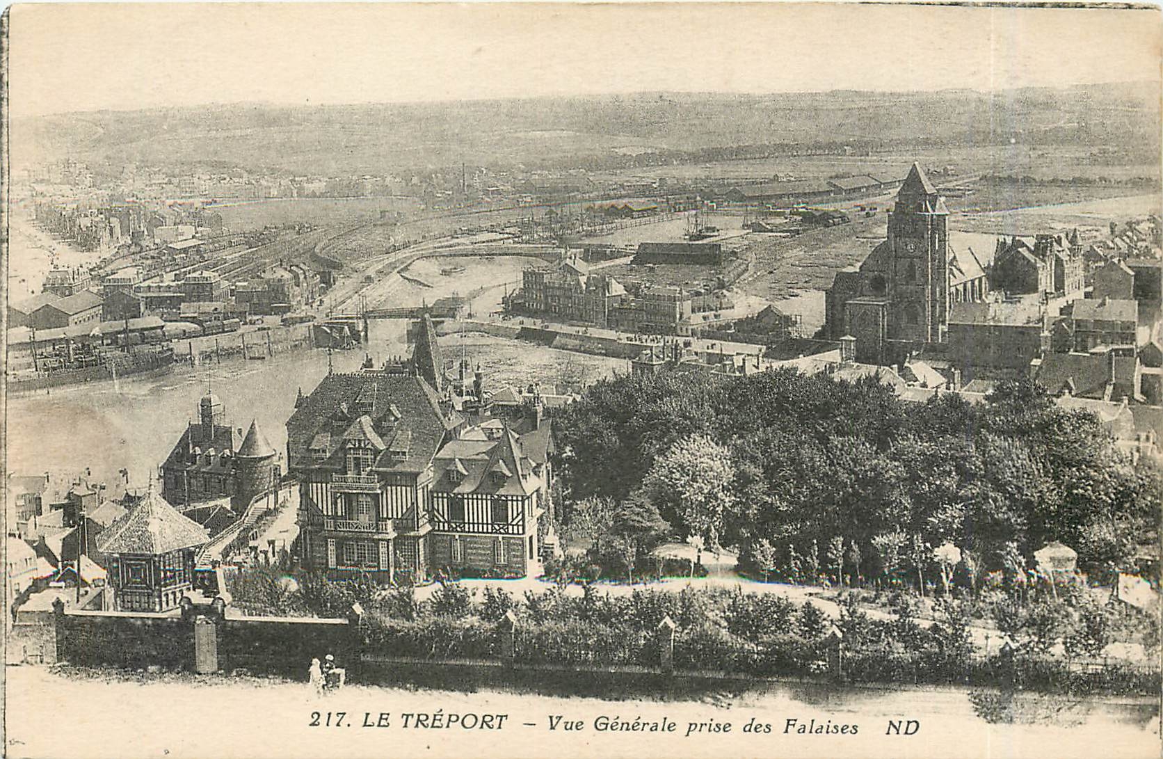 CPA Le Treport Vue Generale prise des Falaises 