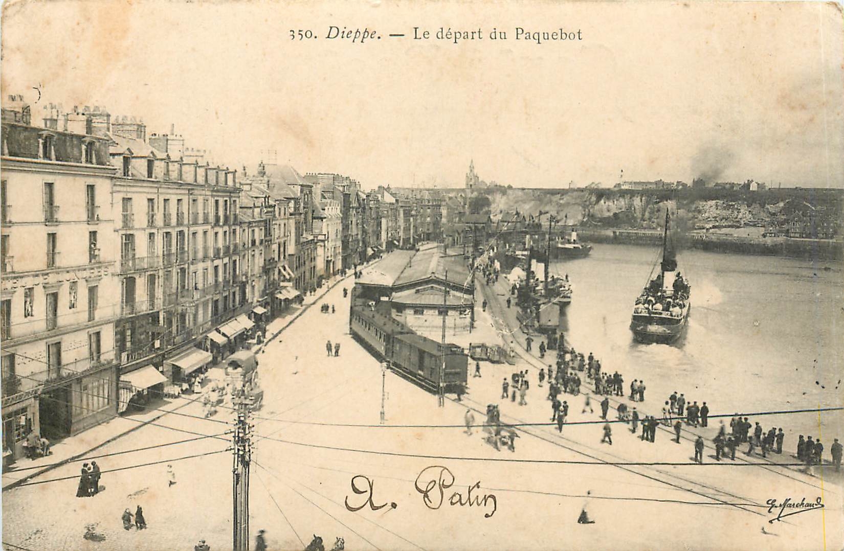 CPA Dieppe Le depart du Paquebot Bateau Train