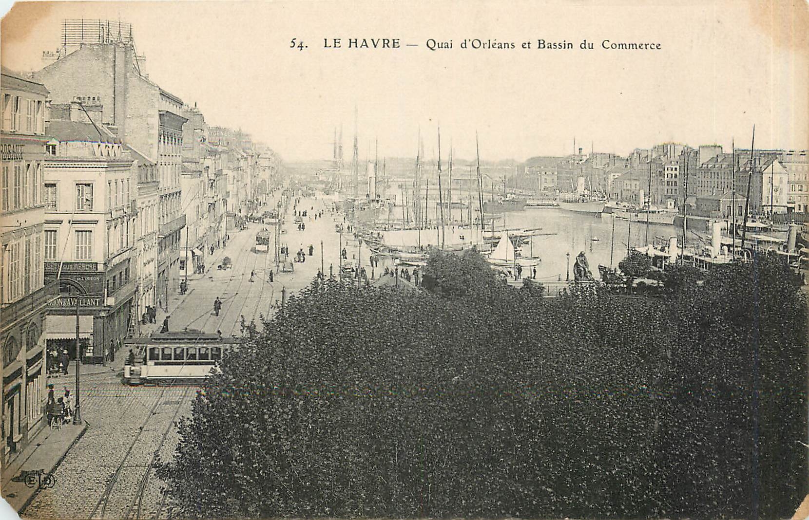 CPA Le Havre Quai d'Orleans et Bassin du Commerce Bateaux Tramway