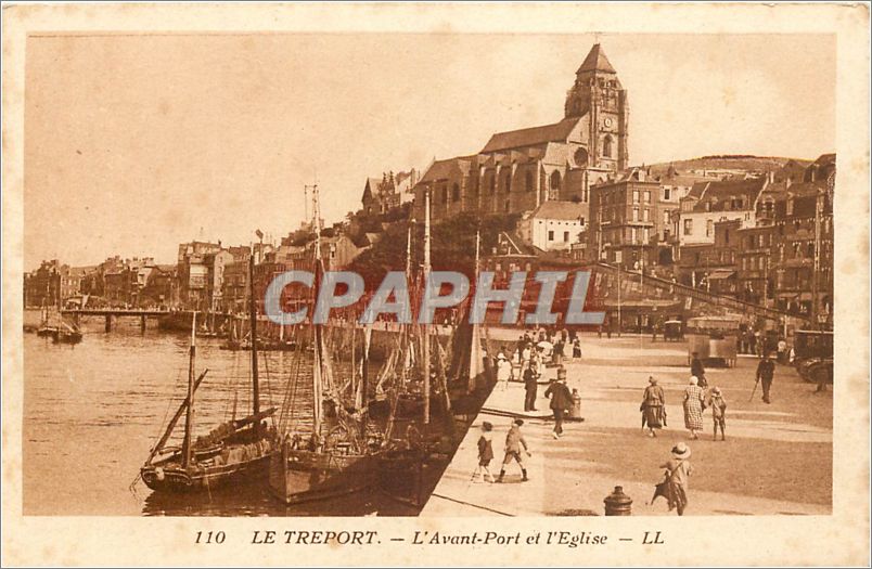 CPA Le Treport L'Avant Port et l'Eglise Bateaux