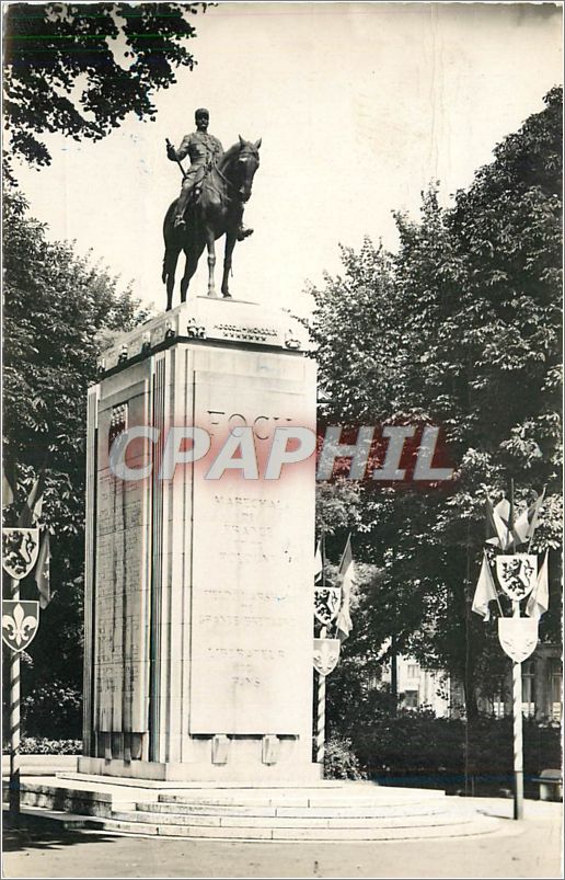 CPA Lille Nord Monument du Marechal Fech 