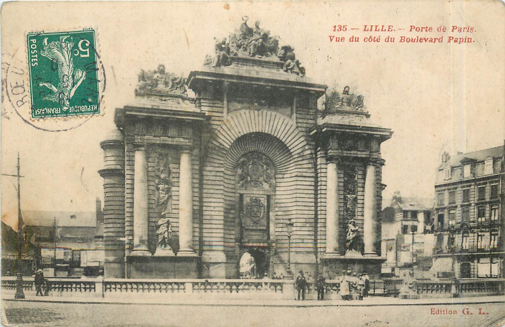 CPA Lille Porte de Paris Vue du cote du Boulevard Papin 