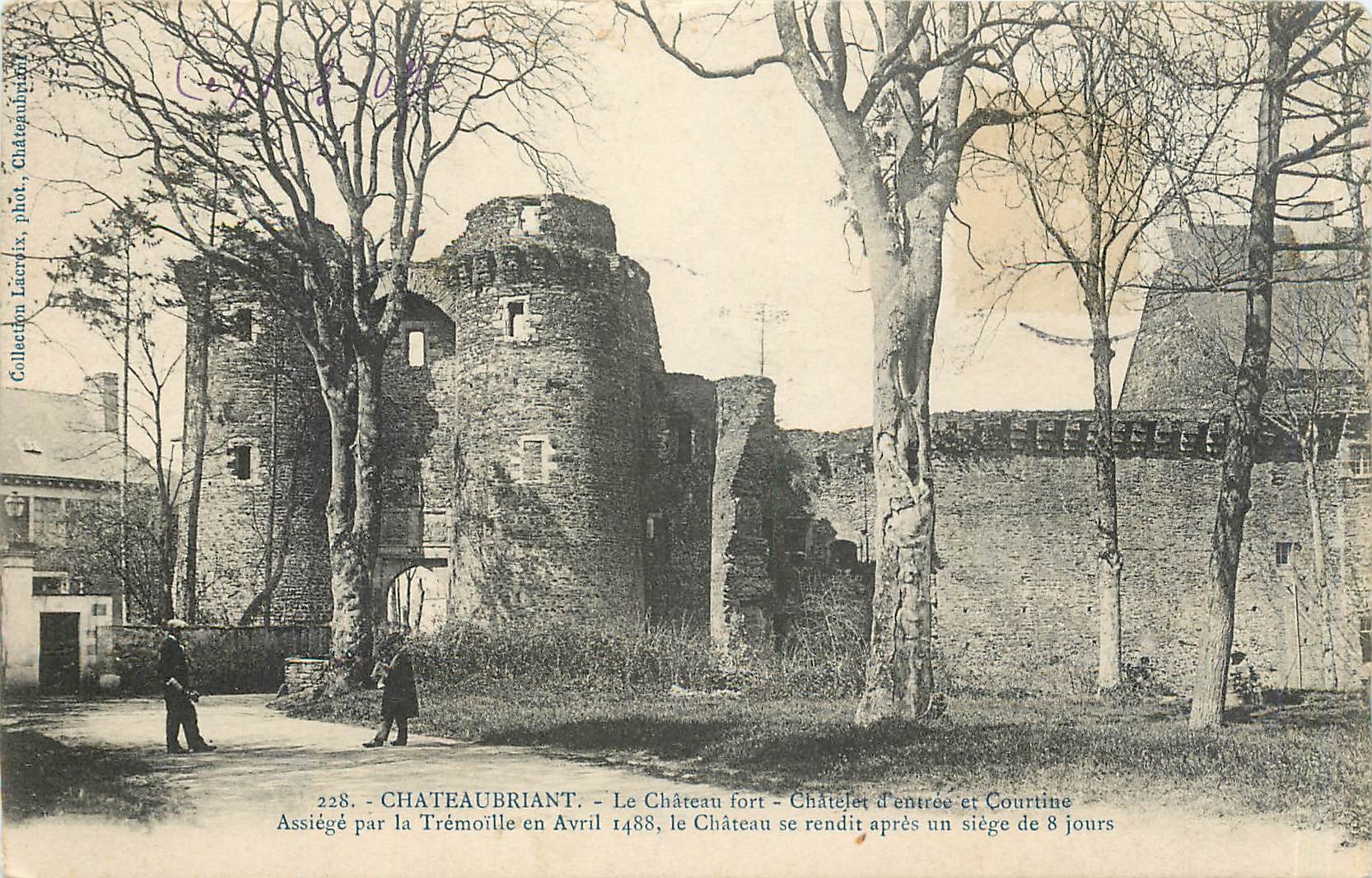 CPA Chateaubriant Le Chateau fort Chatelet d'entree et Courtine 
