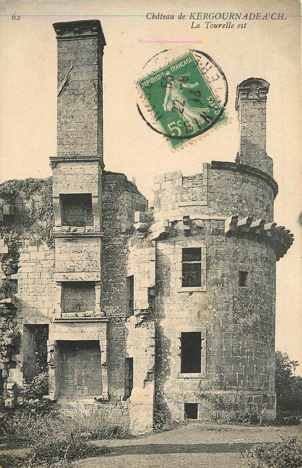 CPA Chateau de Kergournadea'ch La Tourelles est 