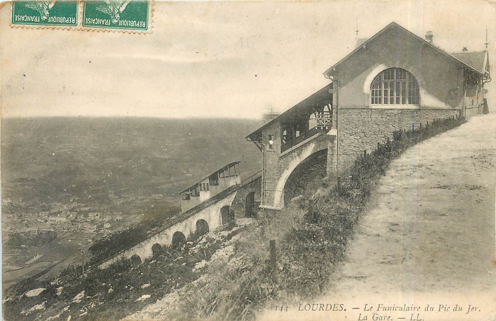 Lourdes — Le Funiculaire du Pic du Jer — La Gare — LL. — N° 144