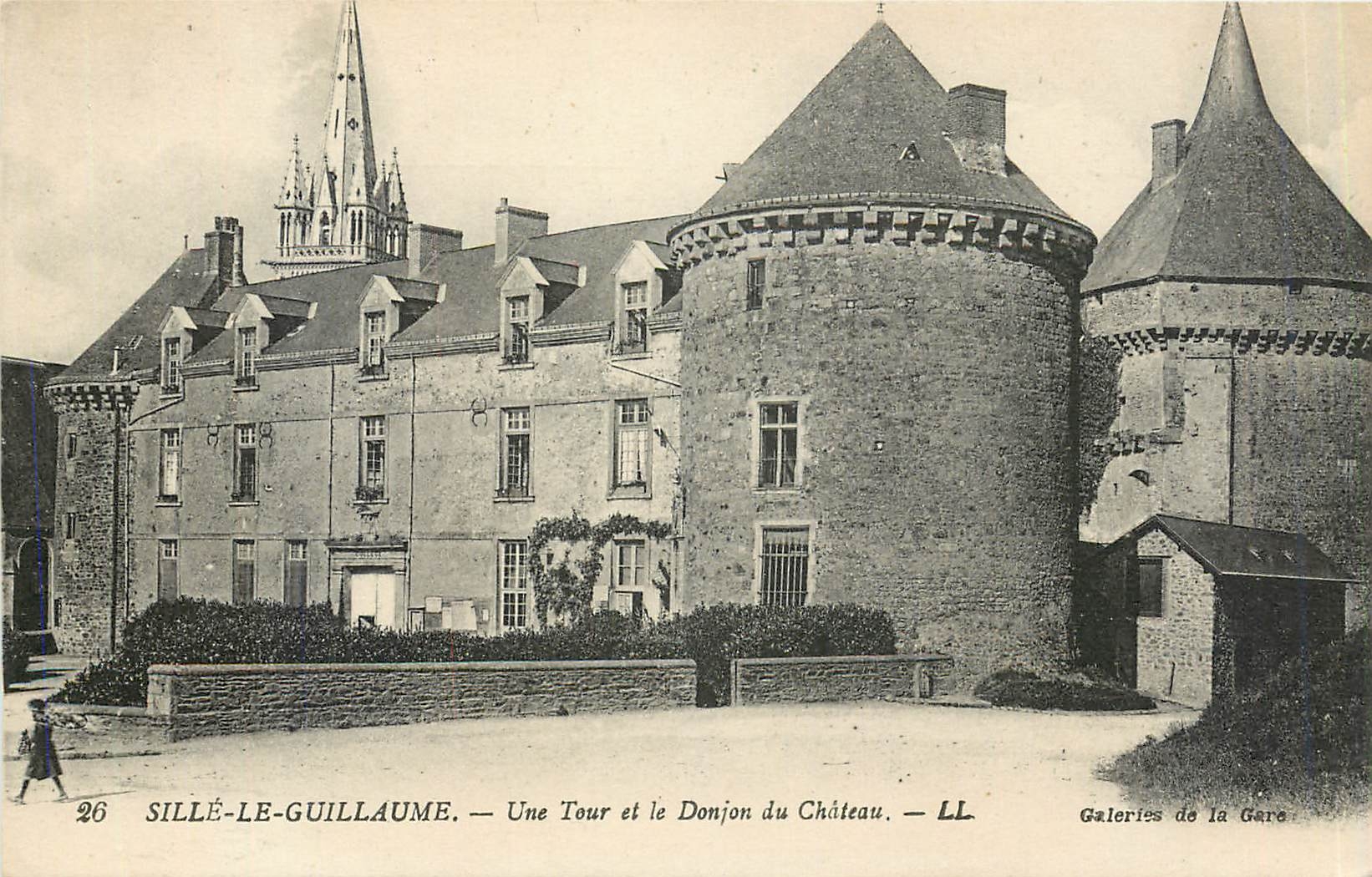 CPA Sille Le Guillaume Une Tour et le Donjon du Chateau 