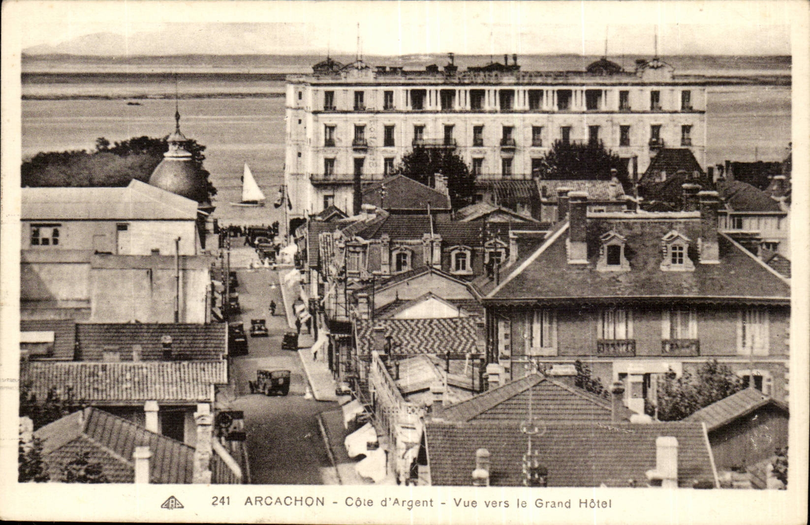 Arcachon - Côte d'Argent - Vue vers le Grand Hôtel — éditeur C. Almanconne des Arts Photomécaniques, Strasbourg, n° 241