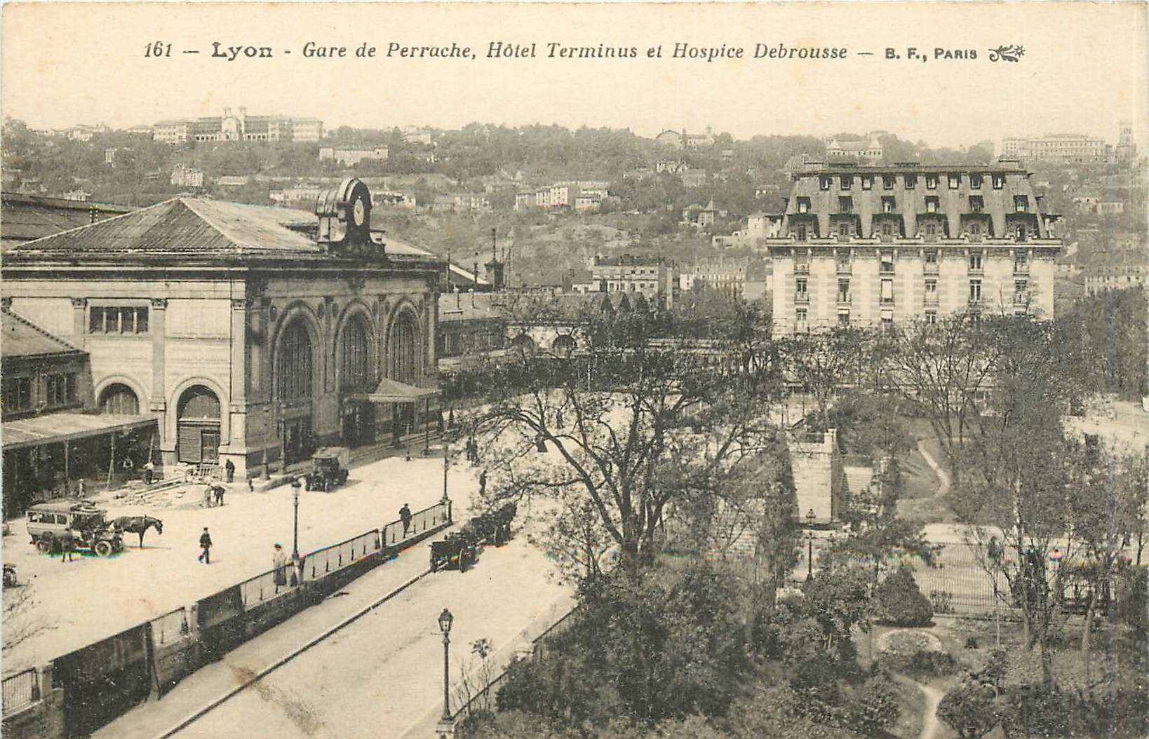 CPA Lyon Gare de Perrache Hotel Terminus et Hospice Debrousse 