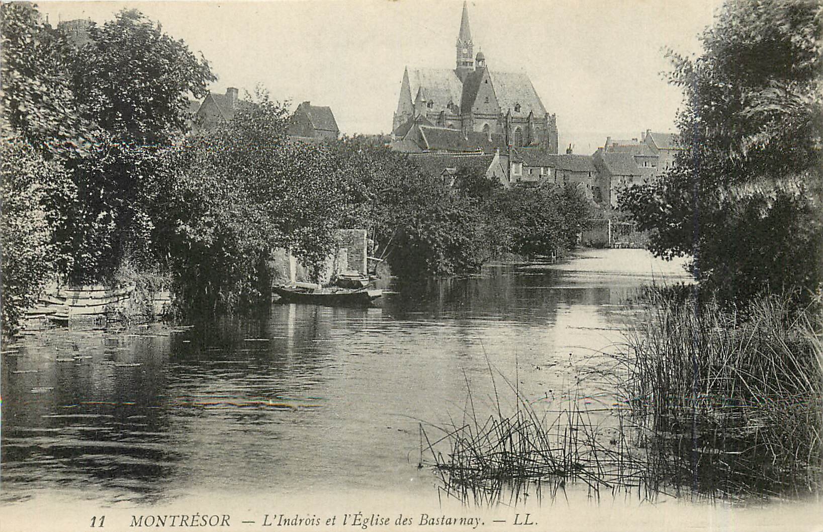 CPA Montresor L'Indrois et l'Eglise des Bastarnay 