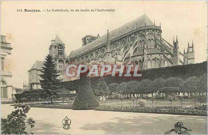 CPA Bourges La Cathedrale vu du jardin de l'Archeveche 