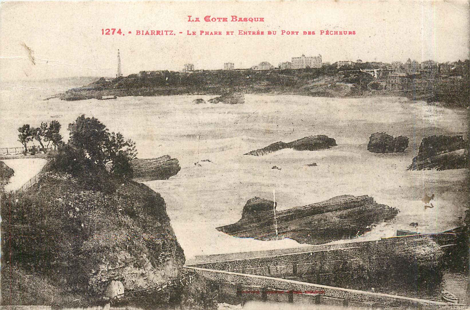 CPA Le Cote Basque Biarritz Le Phare et Entree du Port des Pecheurs 