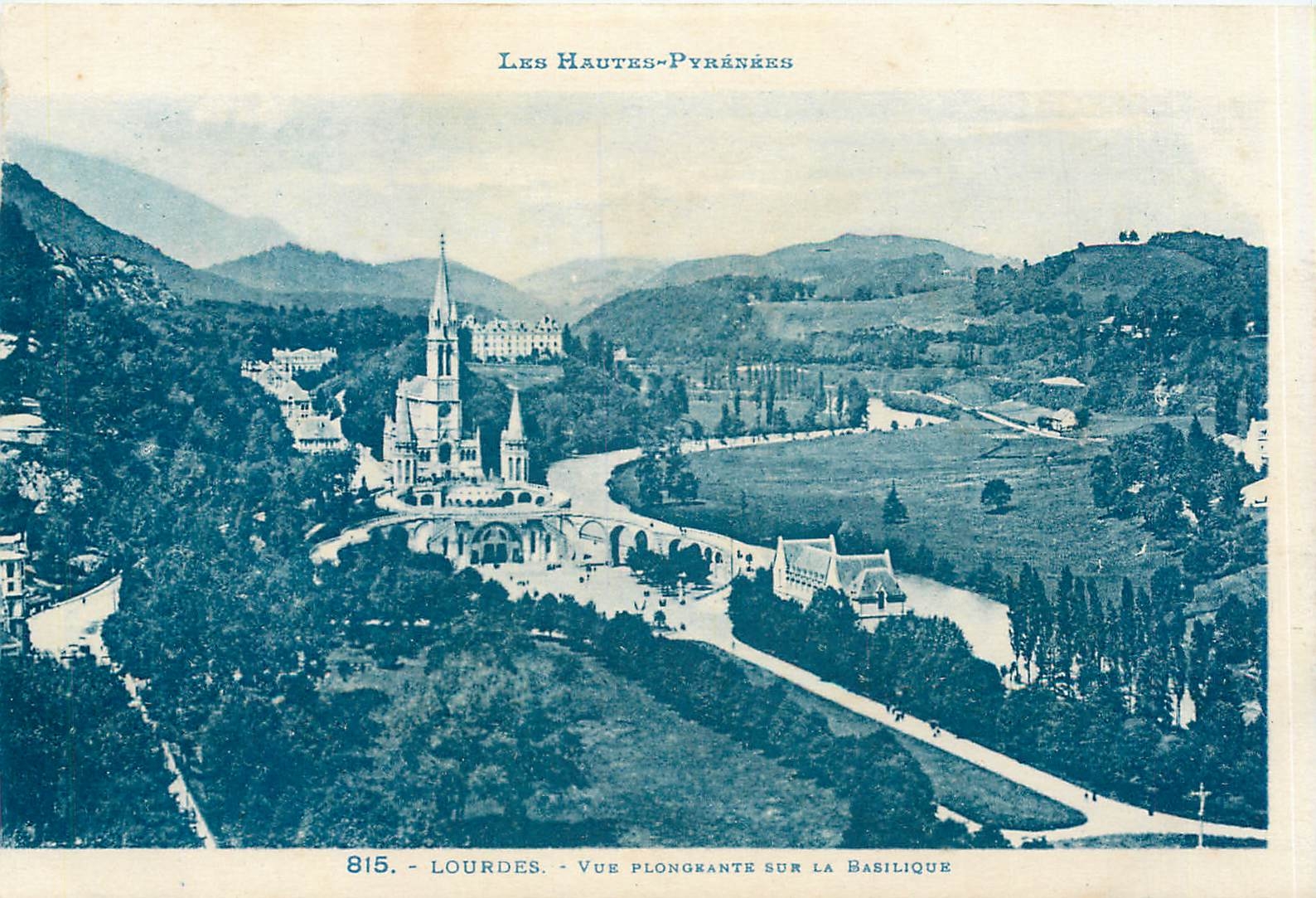 CPA Les Hautes Pyrenees Lourdes Vue Plongrante sur la Basilique 