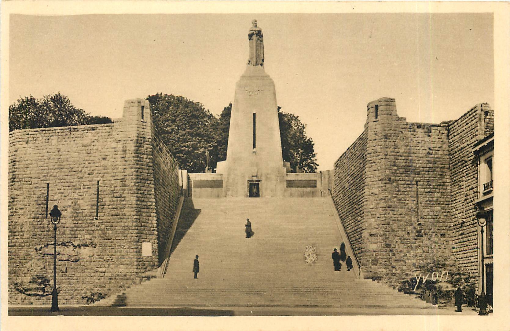 Verdun (Meuse) — Monument à la Victoire et aux Soldats de Verdun — Éditeur Yvon, n°19
