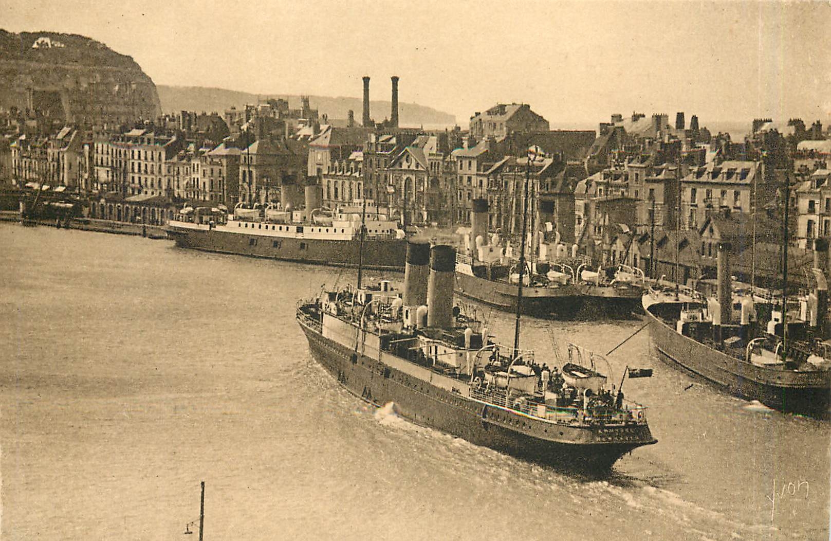 CPA Dieppe Seine Inferieure L'Avant Port Bateaux