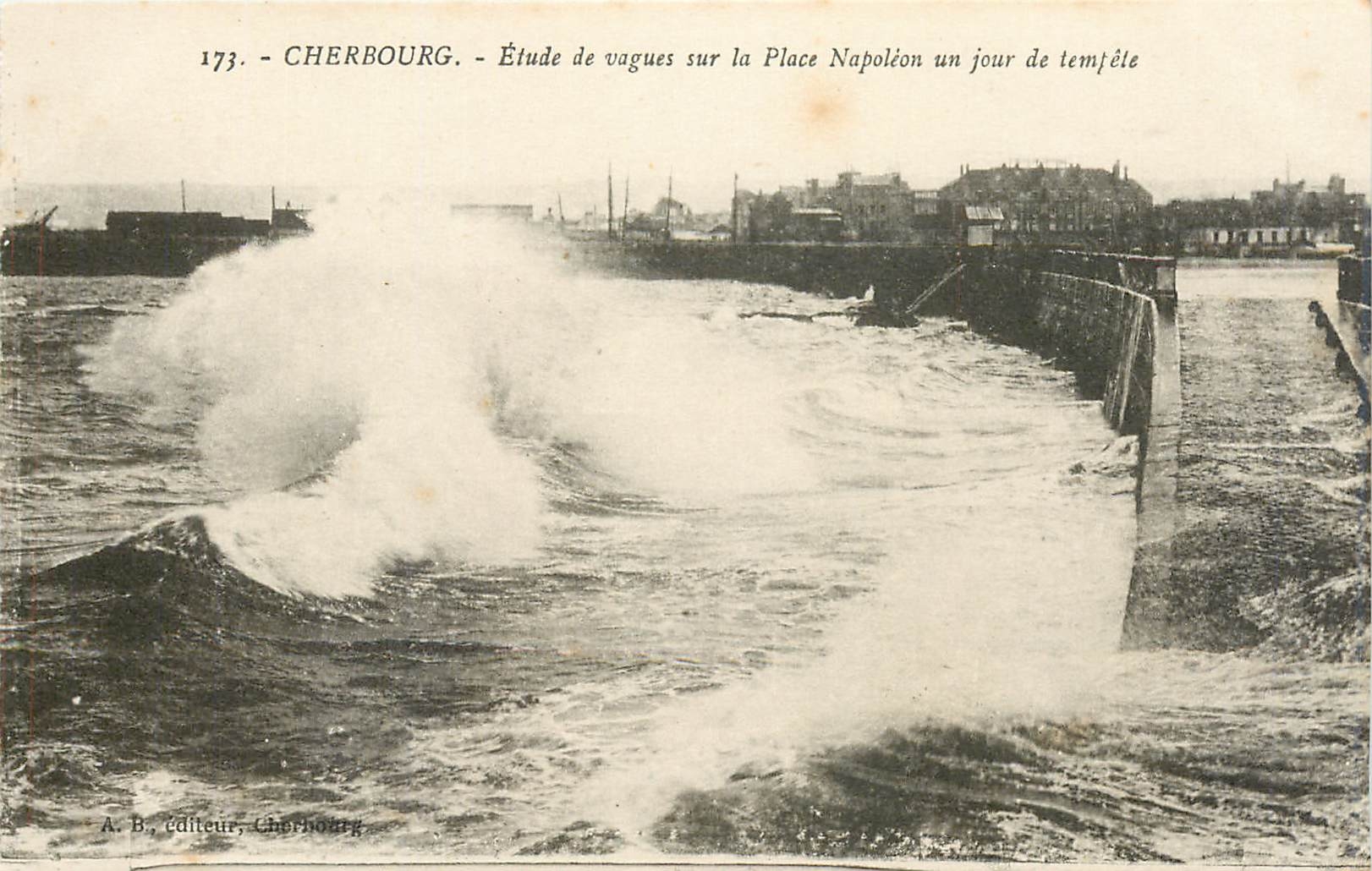 CPA Cherbourg Etude du vagues sur la Place Napoleon un jour de tempete 
