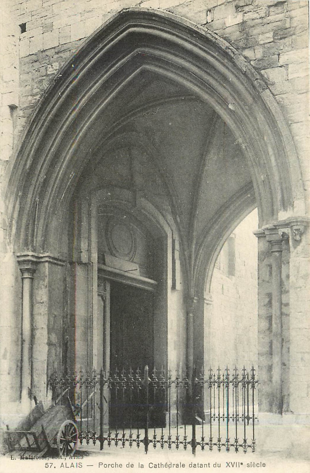 CPA Alais Porche de la Cathedrale datant du XVII 