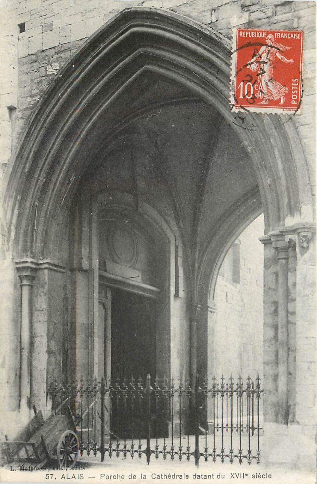 CPA Alais Porche de la Cathedrale datant du XVII 