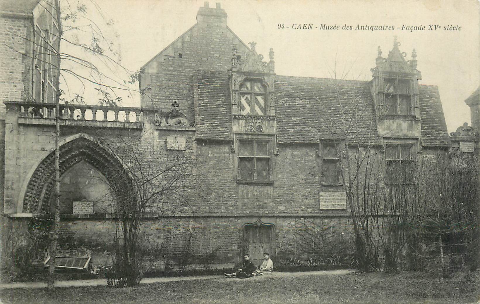 CPA Caen Musee des Antiquaires Facade 15eme