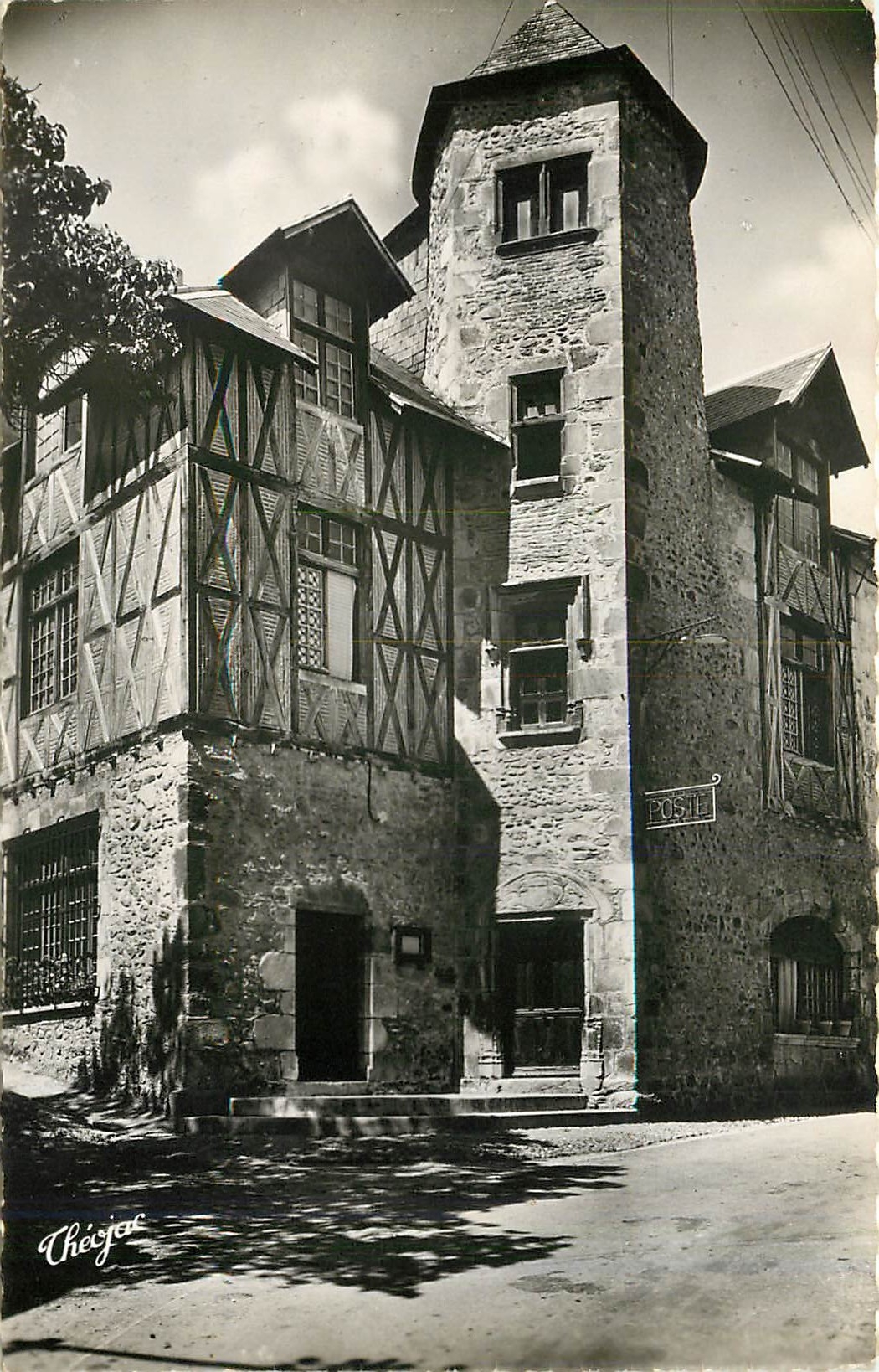 CPM Haute Garonne St Bertrand de Comminges Vieille Maison Poste actuelle 