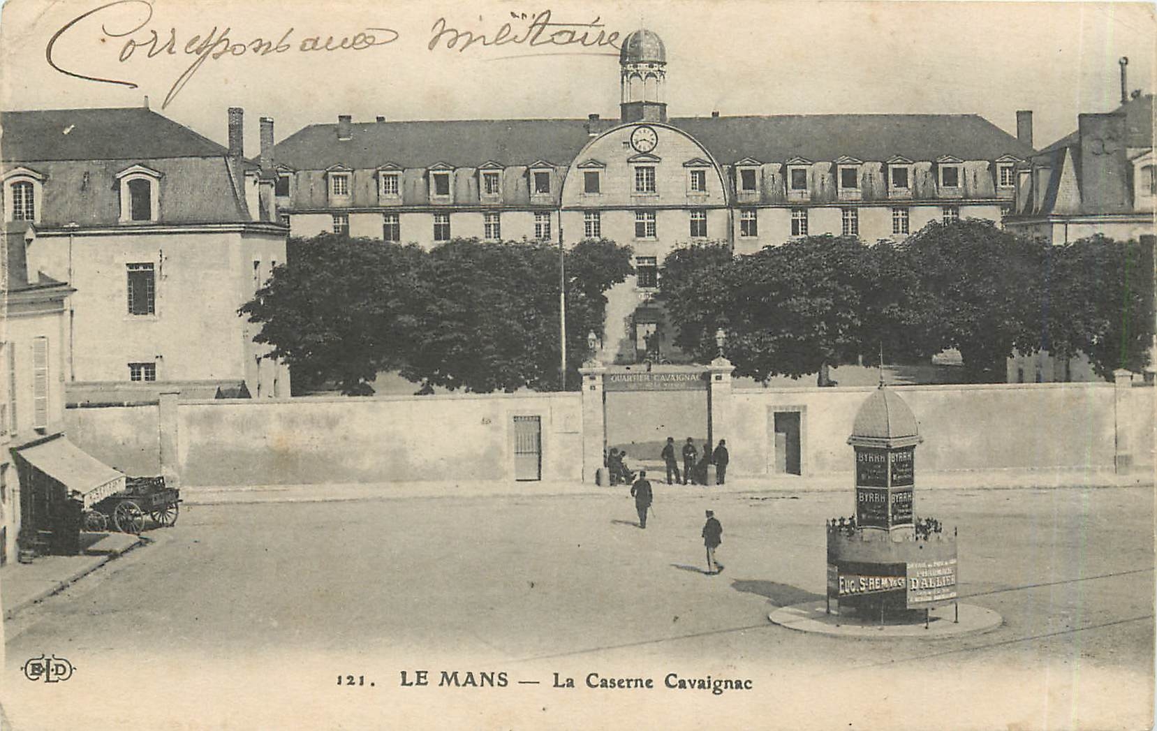 CPA Le Mans La Caserne Cavaignac 