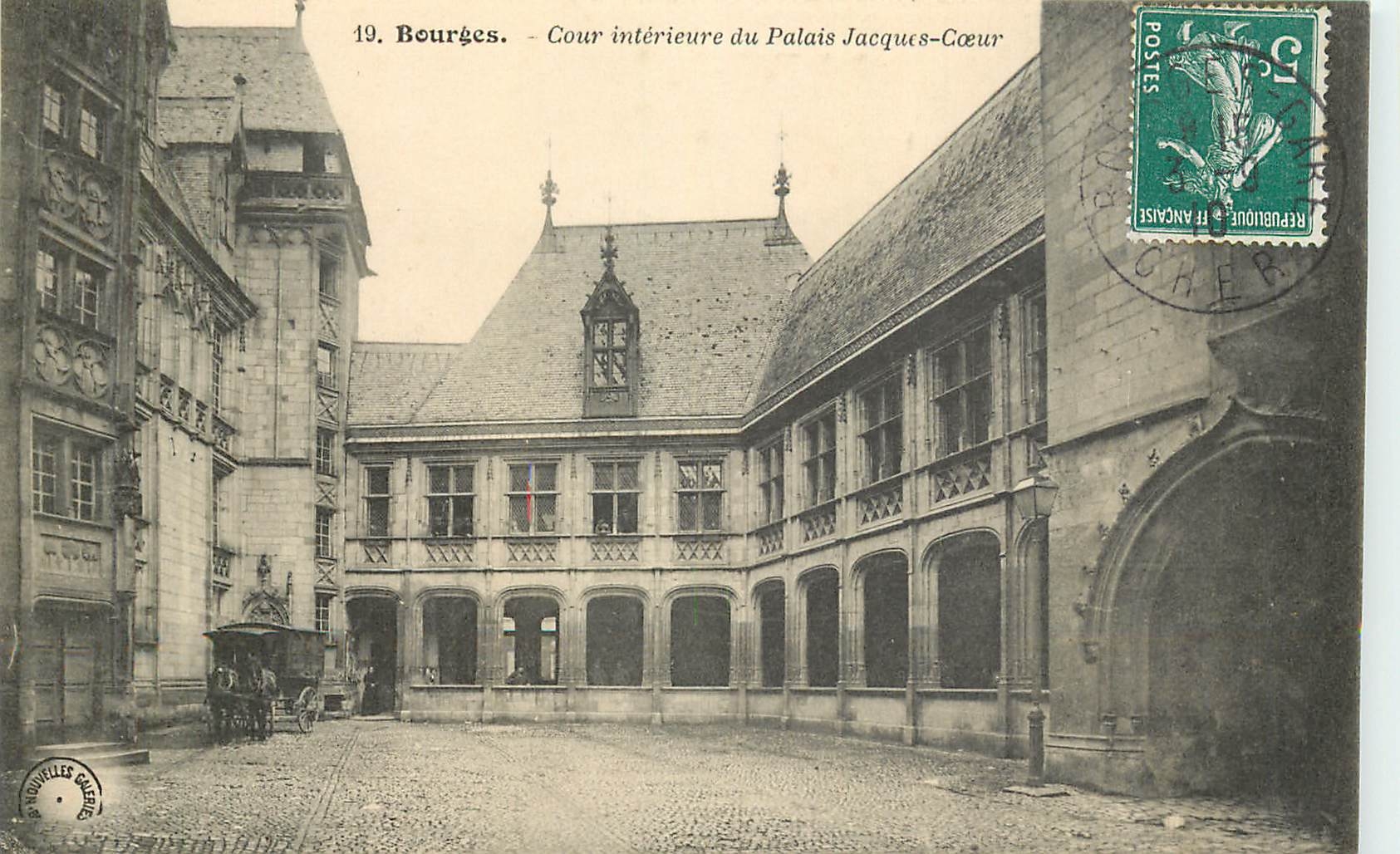 CPA Bourges Cour interieure du Palais Jacques Coeur 