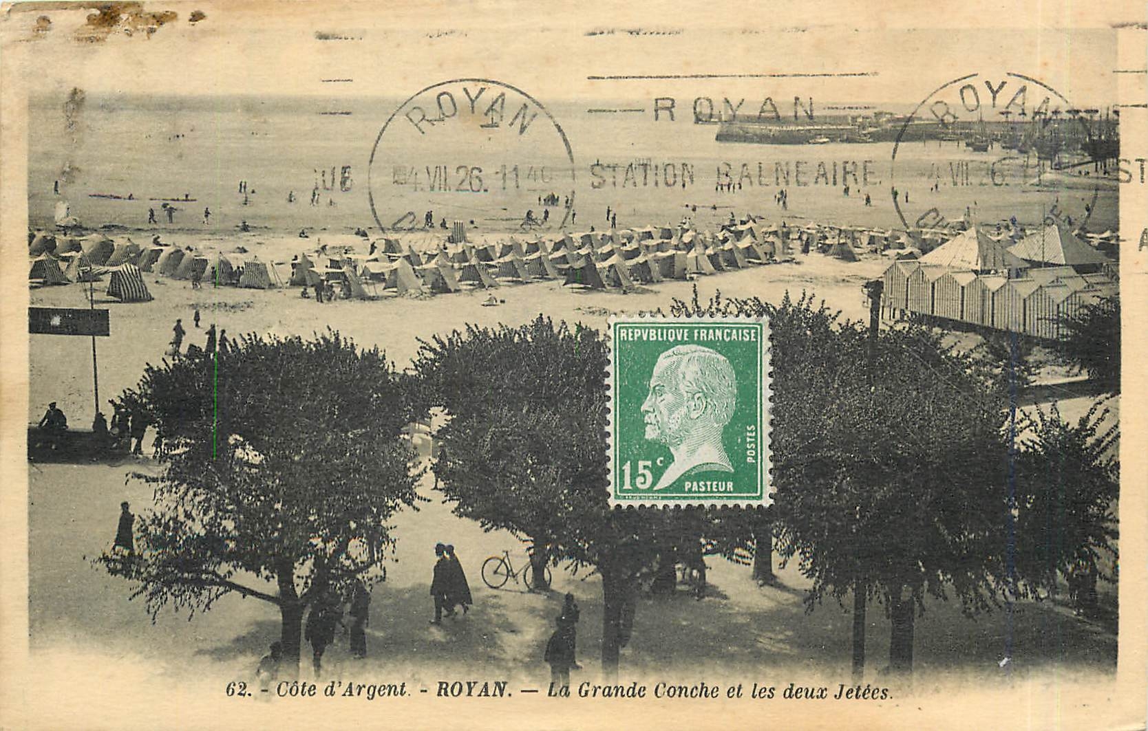 CPA Cote d'Argent Royan La Grande Conche et les deux Jetees 
