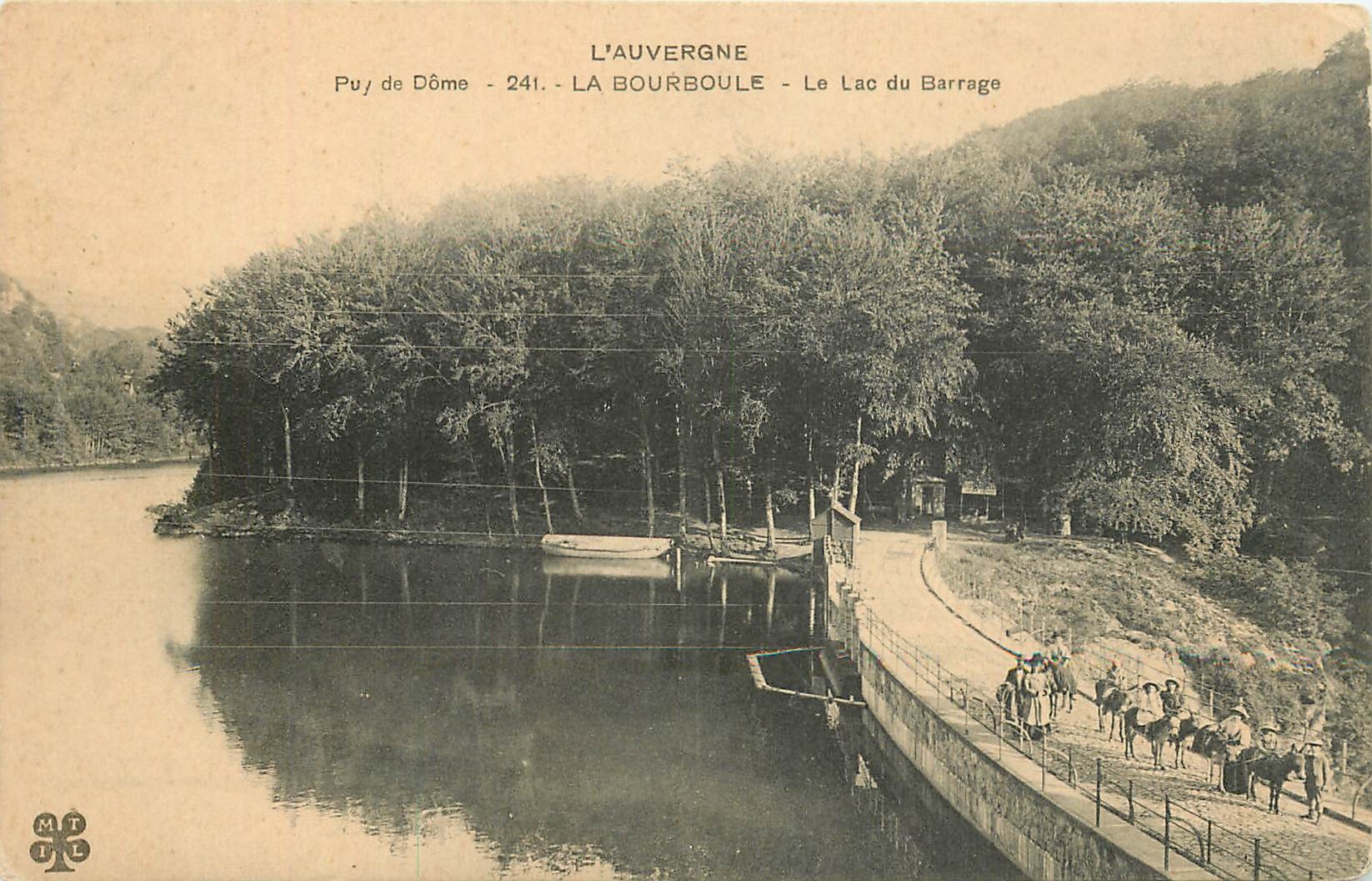 CPA L'Auvergne La Bourboule Le Lac du Barrage Ane Mule