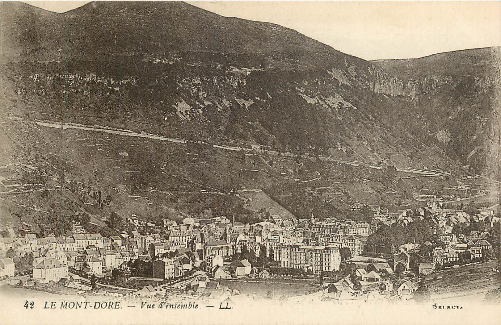 CPA Le Mont Dore Vue d'Ensemble 
