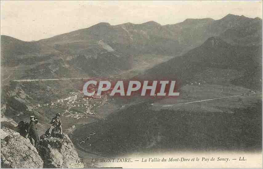 CPA Le Mont Dore La Vallee du Mont Dore et le Puy de Sancy 