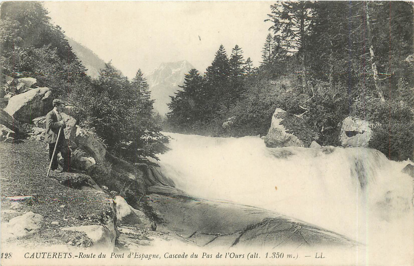 CPA Cauterets Route du Pont d'Espagne Cascade du Pas de l'Ours 
