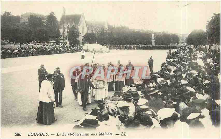CPA Lourdes Le Saint Sacrement aux Malades 