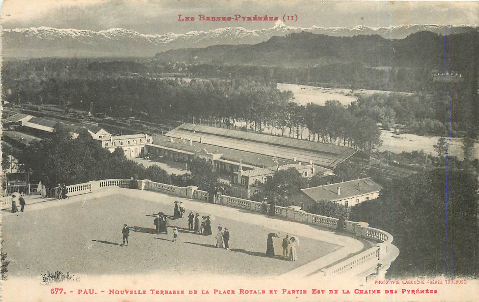 CPA Pau Nouvelle Ternalle de la Place Royale et Partie Lot de la Chaine des Pyrenees 