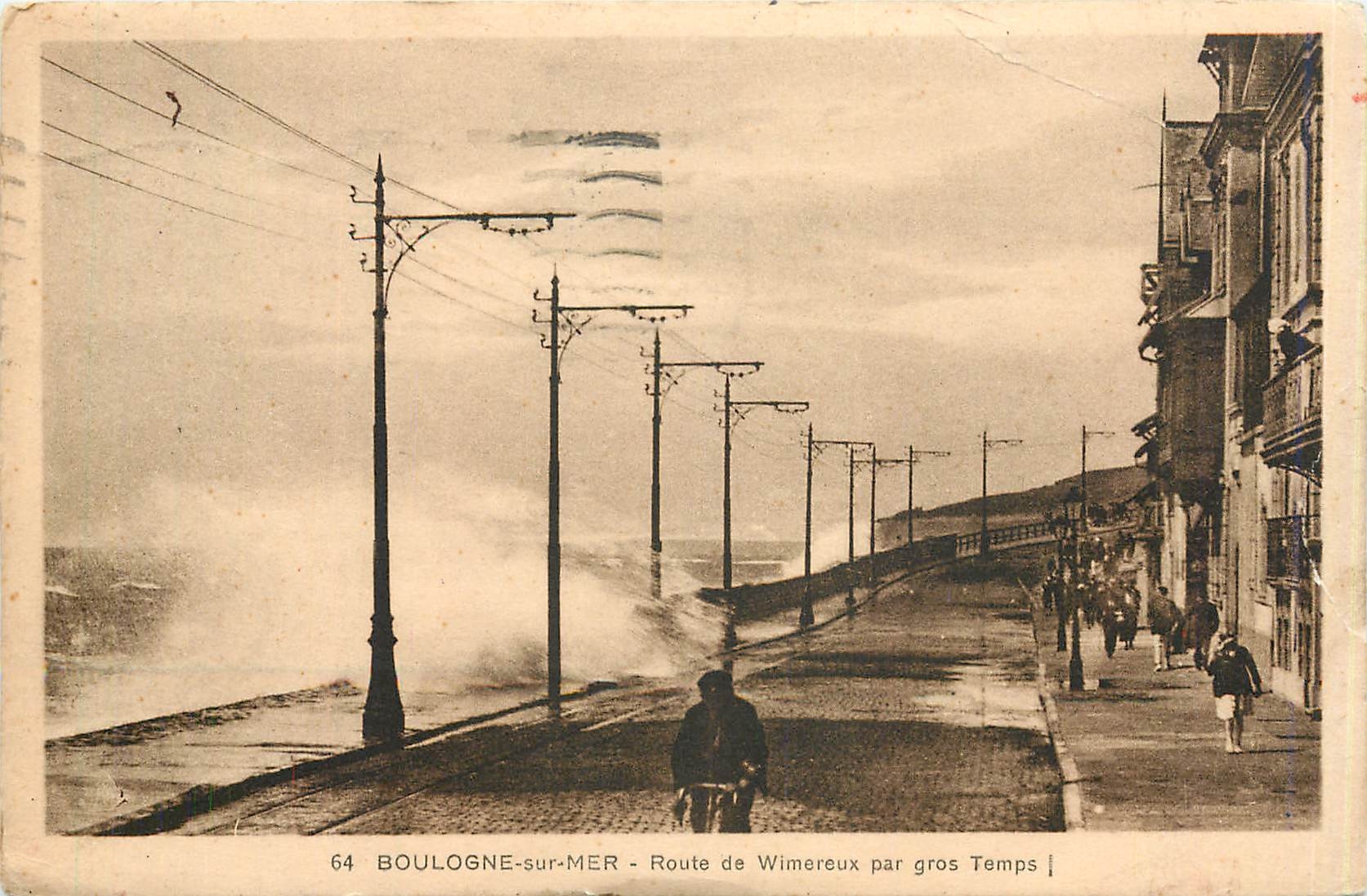 CPA Boulogne sur Mer Route de Wimereux par gros Temps 